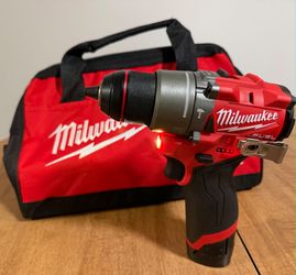 🧰🔧Milwaukee

M12 FUELDrill Driver (Tool-Only)