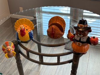 Thanksgiving decorative pieces