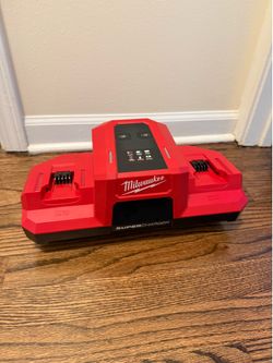 M18 18V Dual Bay Simultaneous Super Charger