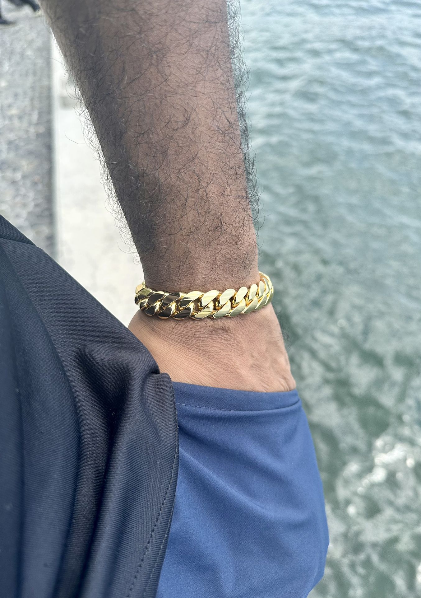 18mm 9” Miami Cuban Link Bracelet ress And Stretch By The Best In Downtown  Miami (Gold14k) Over Silver for Sale in Miami, FL - OfferUp