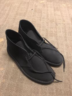 Men’s CLARKS Black Suede Desert Boot