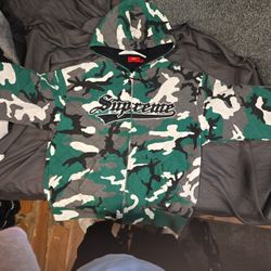 Supreme zipped Up Hoddie