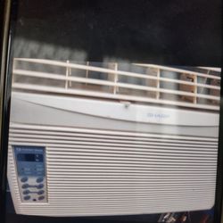 Sharp Ac Window/Wall 10,000 BTU Air Conditioner Was In Storage 