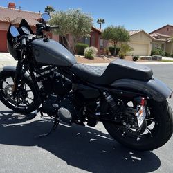 23 Harley Davidson Iron 883