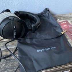beyerdynamic DT 770 PRO-80 Closed-Back Studio Headphones