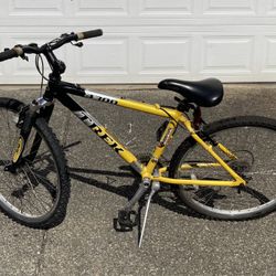 Trek 4300 26” mountain bike bicycle Works great