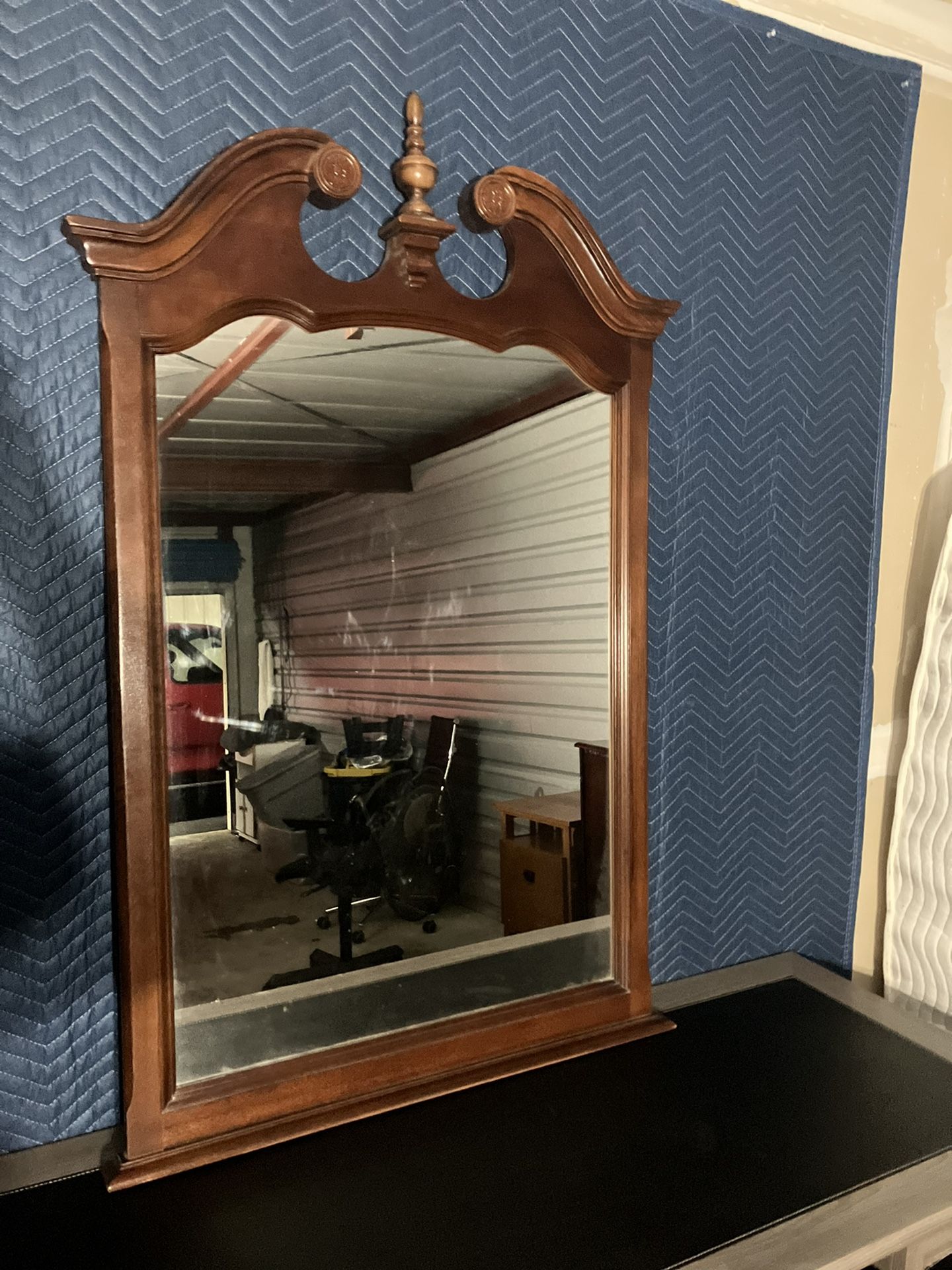 Antique dresser mirror (DELIVERY AVAILABLE)
