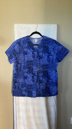 Ladies Simply Basic button-down scrub top-size L