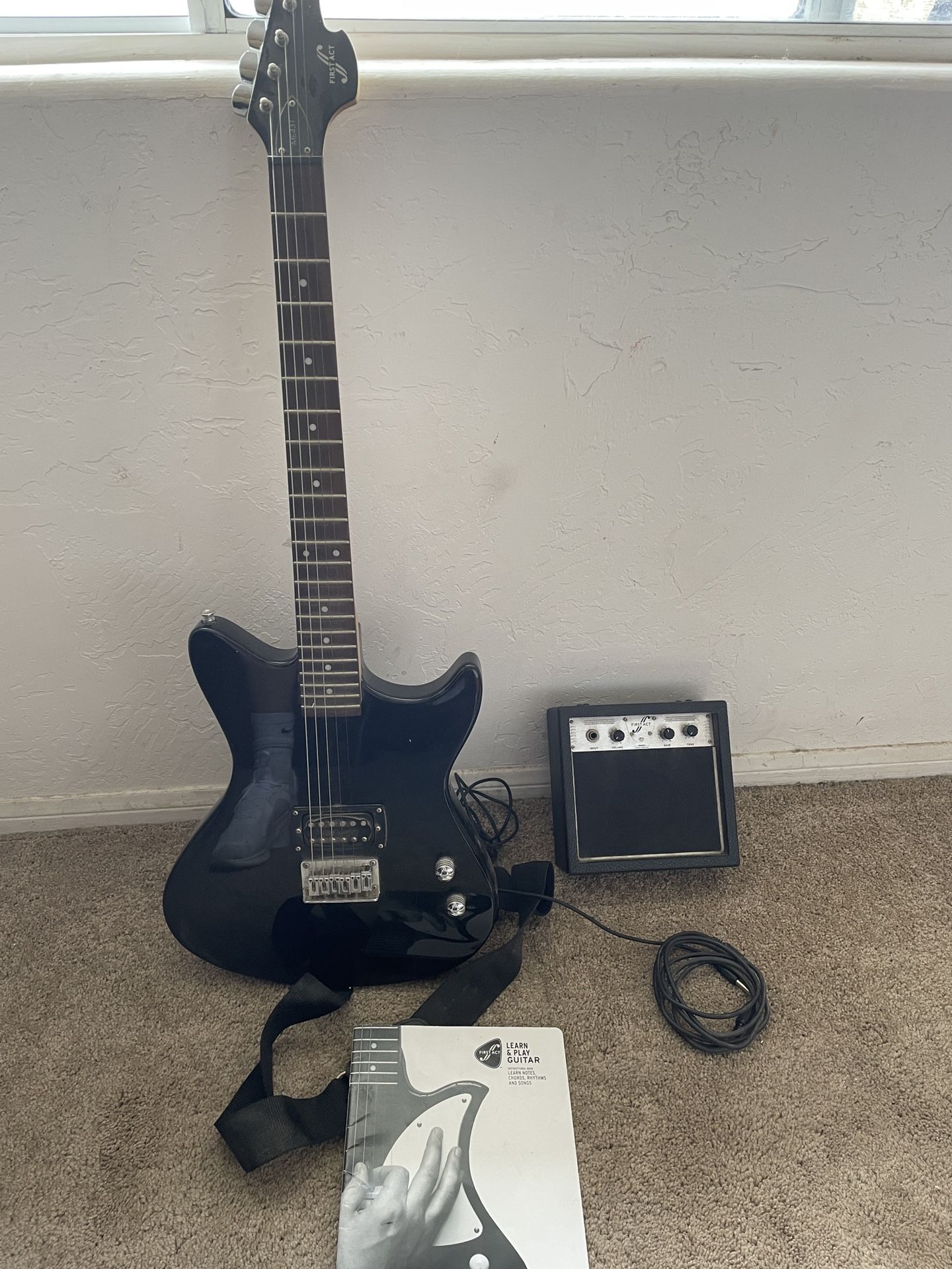 First Act Bundle: Electric Guitar, Amp, Intro Booklet 