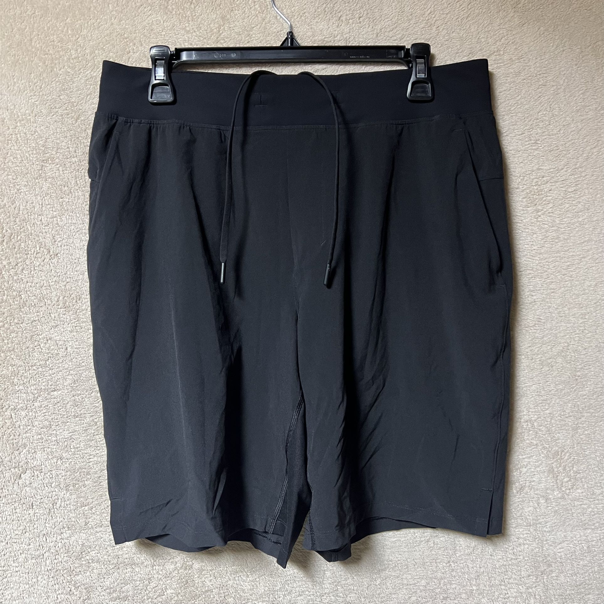 Lululemon THE Shorts Linerless 10” Mens Large Black