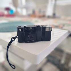 MINOLTA AF-C Auto Focus 35mm Film Camera w/ 35mm f/2.8 Lens