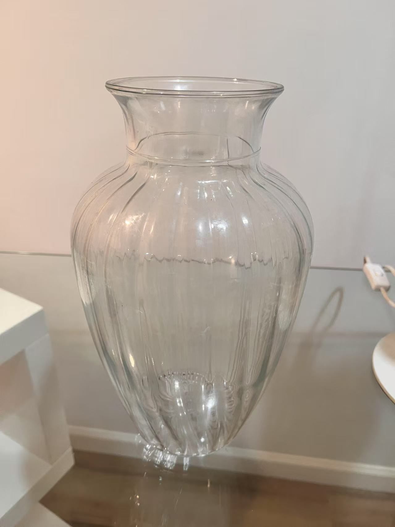 Clear Glass Vase – Classic Flower Arrangement Piece 🌸