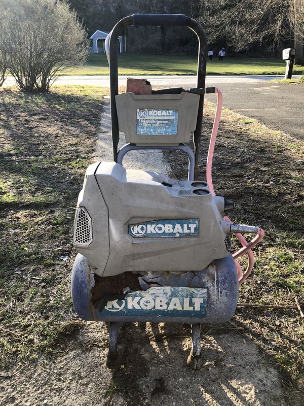 Kobalt Air Compressor, 5.5 Gallon for Sale in Danbury, CT - OfferUp