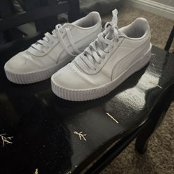 white puma sneakers 30$ OBO