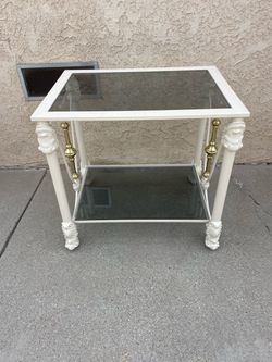 Elliott’s Design’s nightstand