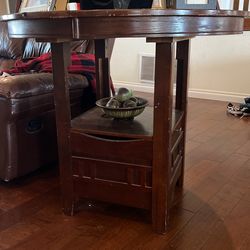 Round Side Table 