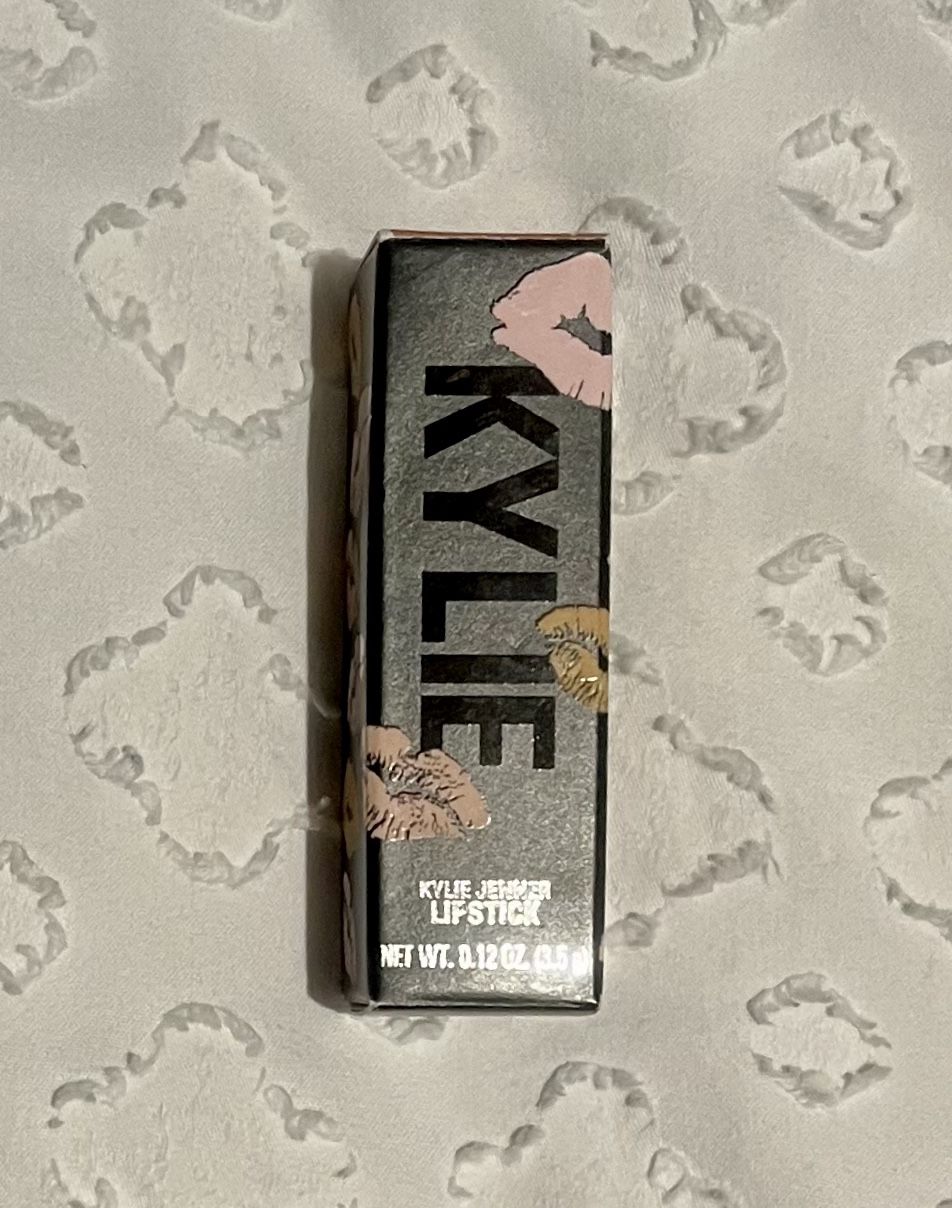 NIB Kylie NOVA Matte Lipstick 0.12 oz