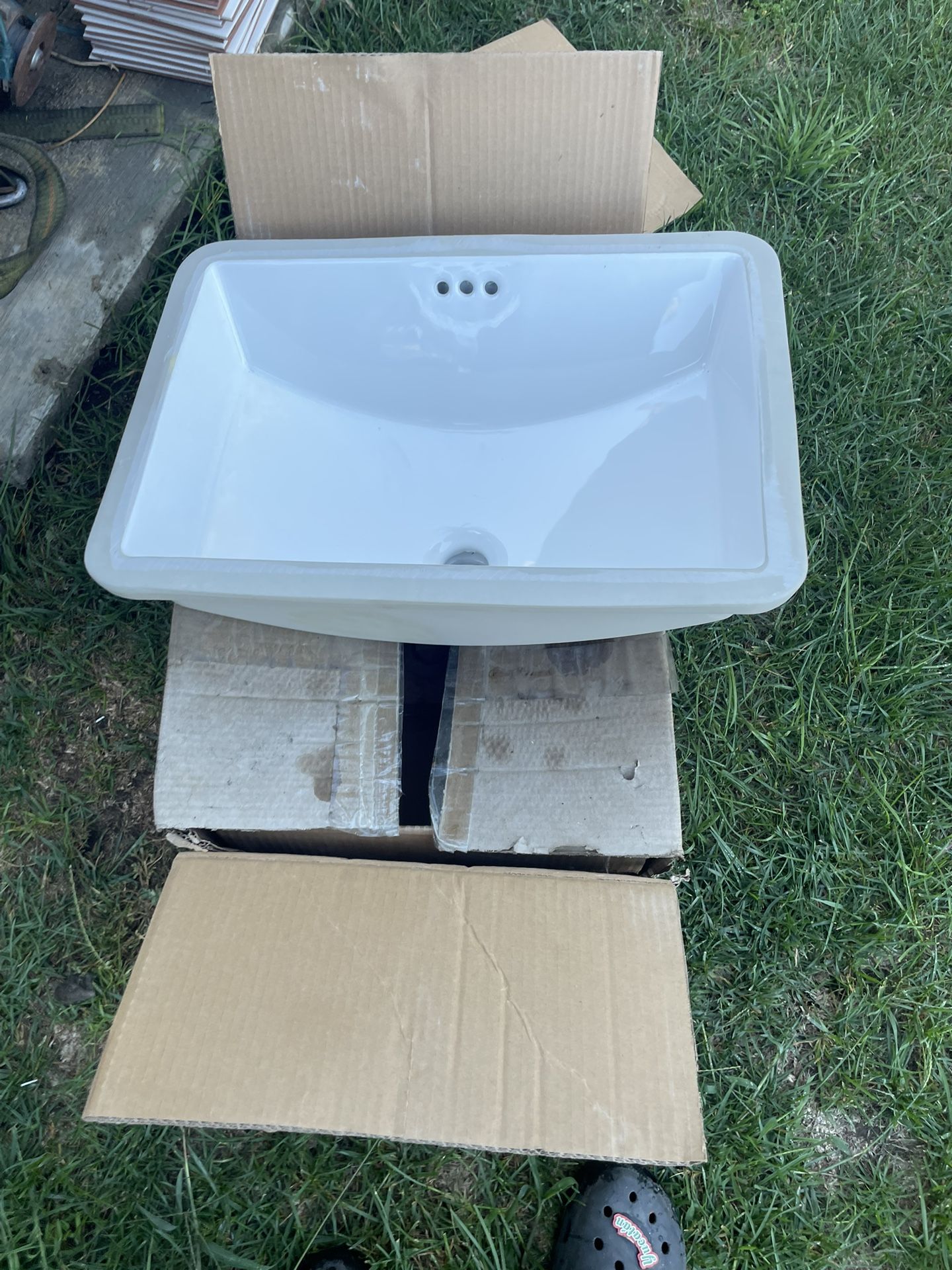 Icera under mount. sink white 20 3/4 x 13. NEW