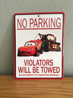 NO PARKING! 🚦 VIOLATORS WILL BE TOWED