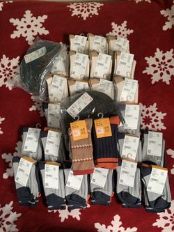 Brand New UNIQLO HeatTech Socks & Beanie Bundle