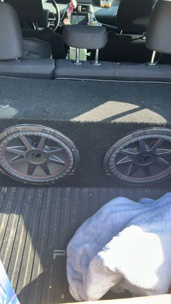 2 12’s Kicker CompVR Dual Subwoofers with box