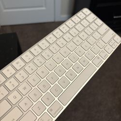 Apple Bluetooth Keyboard 
