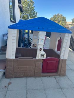 Kids play house
