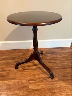 Vintage 1995 The Bombay Company Wooden Tilt-Top Side Table