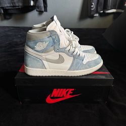 Jordan 1 Hyper Royal