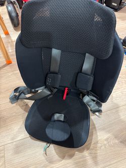 Wayb Pico lightweight travel car seat