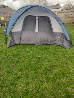 Used Bass Pro shops 6-8 person Dome Tent 