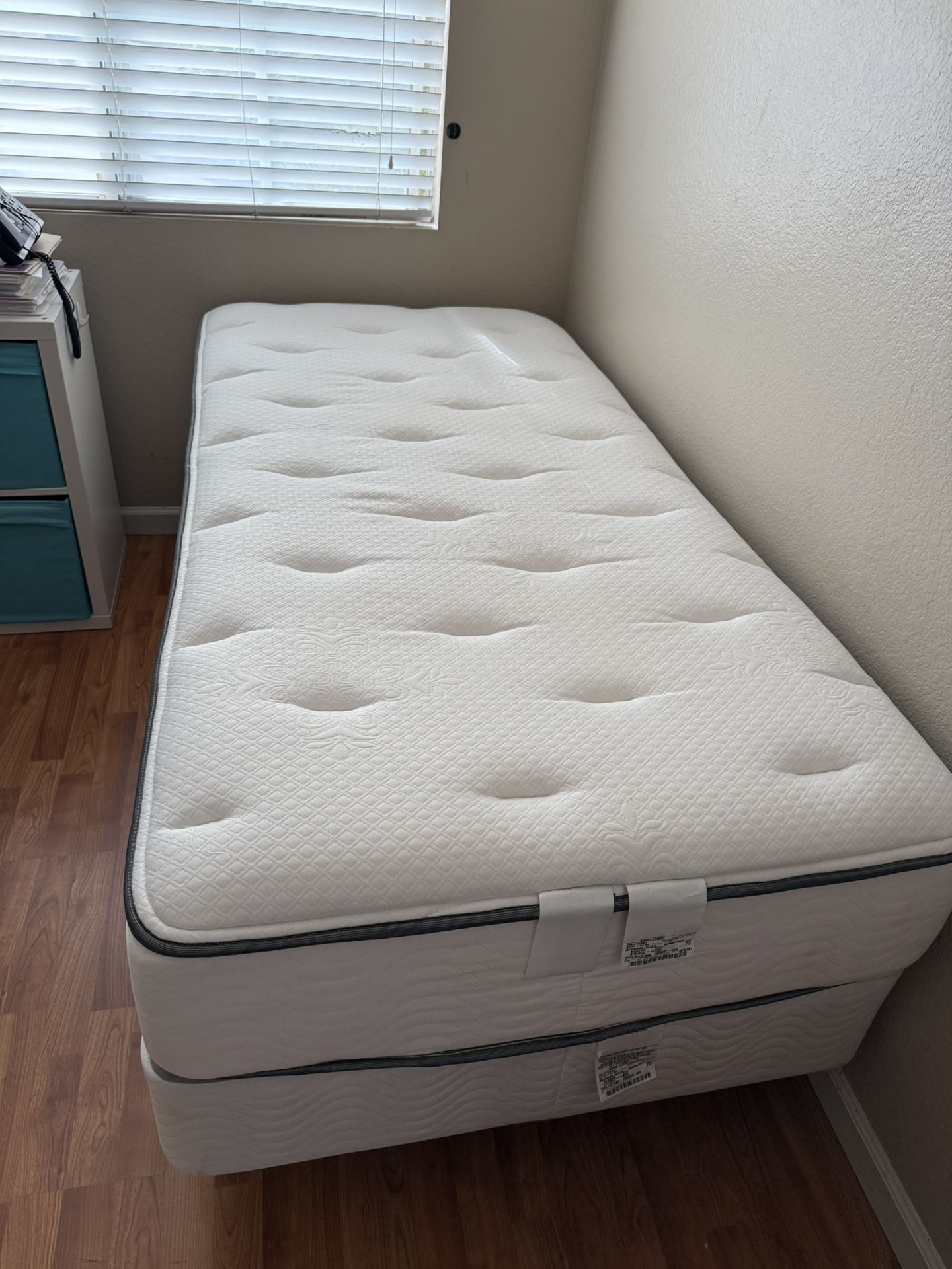 Twin Bed 