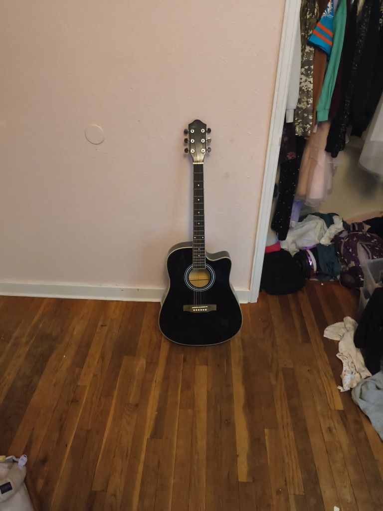 Acoustic Guitar, Selling Immediately