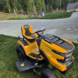 Cub Cadet XT1 LT 46" Lawn Tractor with Bagger (2024 Model w Warranty)
