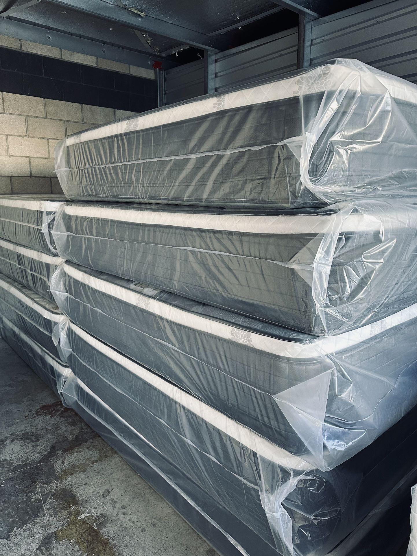 Brand new mattresses TWIN FULL QUEEN E KING C KING free delivery, the price depends on the size of the mattress, starting prices $159