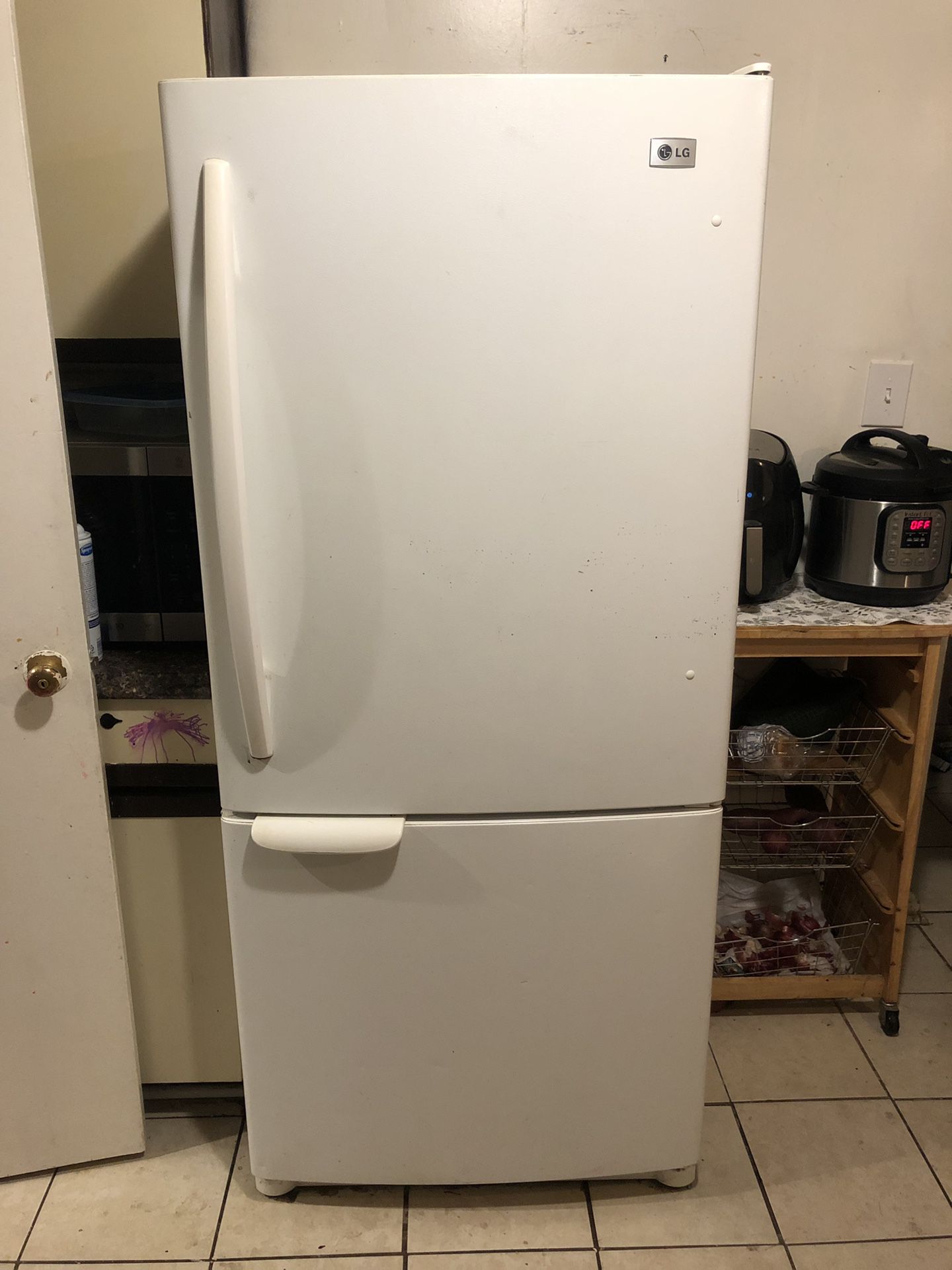 Good working LG Refrigerator with Bottom Freezer