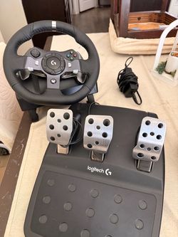 Logitech G920 Steering wheel and Pedals