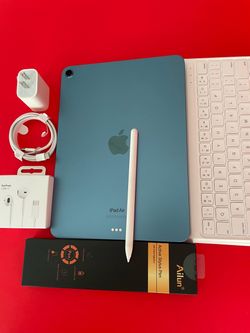 Apple IPad Air 5th Generation (10.9” Liquid Retina/ M1 chip / 2022 Model) 64GB with pen, keyboard case & Accessories