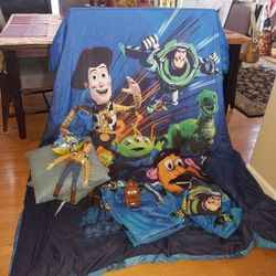 Toy Story twin bedding set + Extras!!