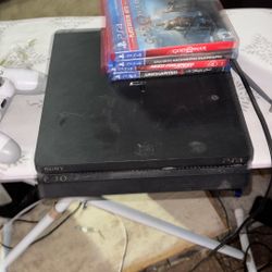 PS4 Slim 