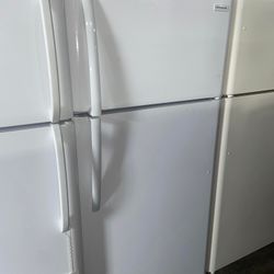 Frigidaire Top Freezer Refrigerator White