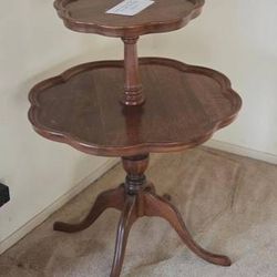 Estate Sale - ANTIQUE/VINTAGE MAHOGANY TWO TIER PIE CRUST EDGE TABLE