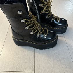 Dr. Martens Ghilana Max Distressed platform boots size us 6 L