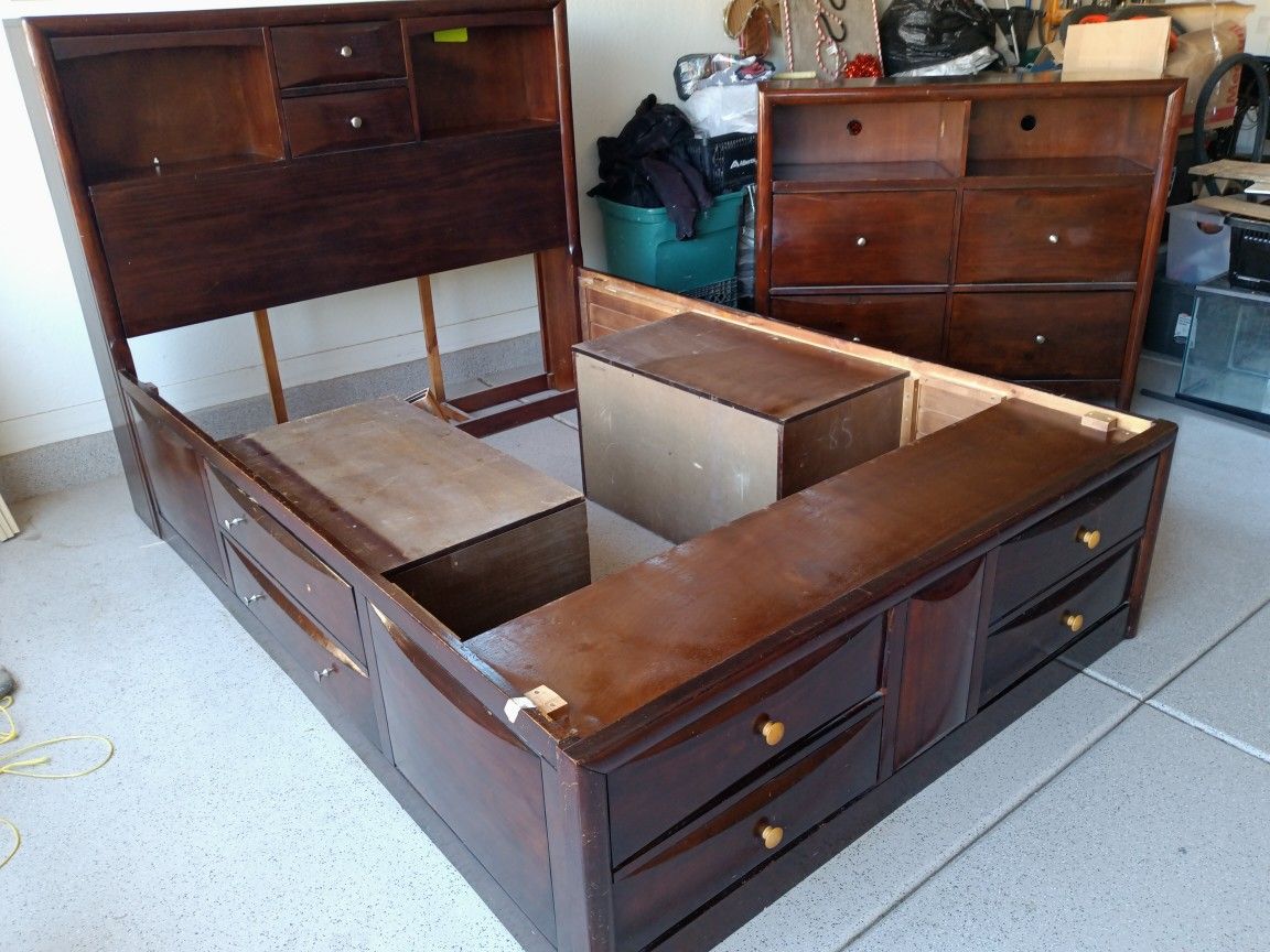 Queen Size Captains Bed With Dresser