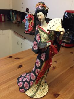 Geisha statue