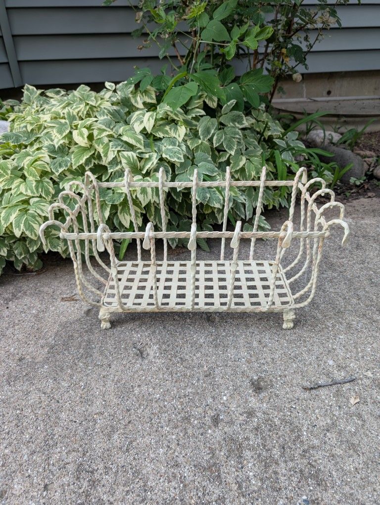 VINTAGE WROUGHT IRON PLANT CONTAINER 