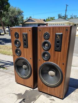 spectacular Infinity MS 155 speakers