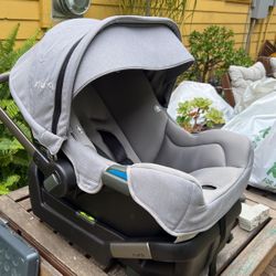 Nuna Pipa lite Car Seat & Base