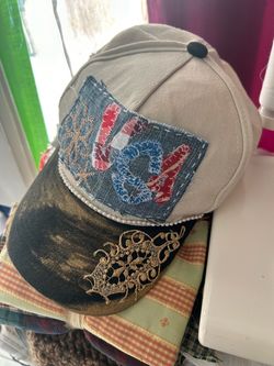 Hat $10