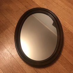 OLD ANTIQUE VINTAGE OVAL WOOD PROFESSIONALLY Framed MIRROR 21”x16”